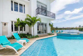 Amazing Private Villa with Chef and Maids